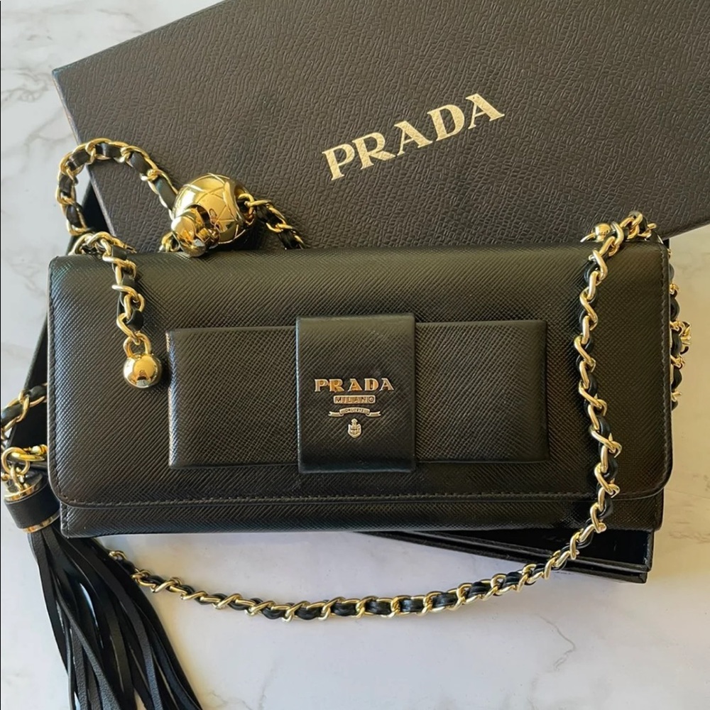 ❌SOLD❌ PRADA WALLET ON CHAIN